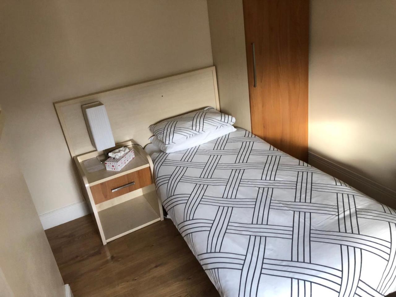 Inn On The Broadway Woking Eksteriør bilde
